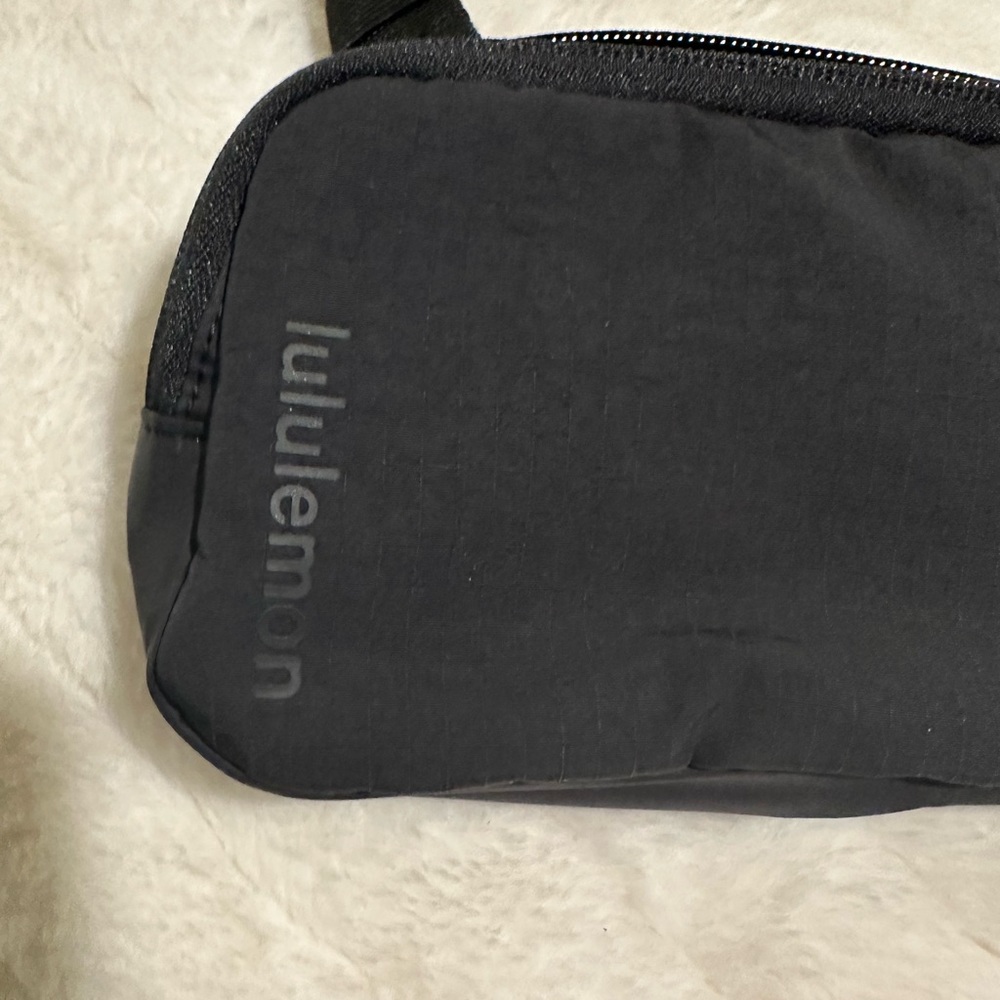 LULULemon mini belt bag black
